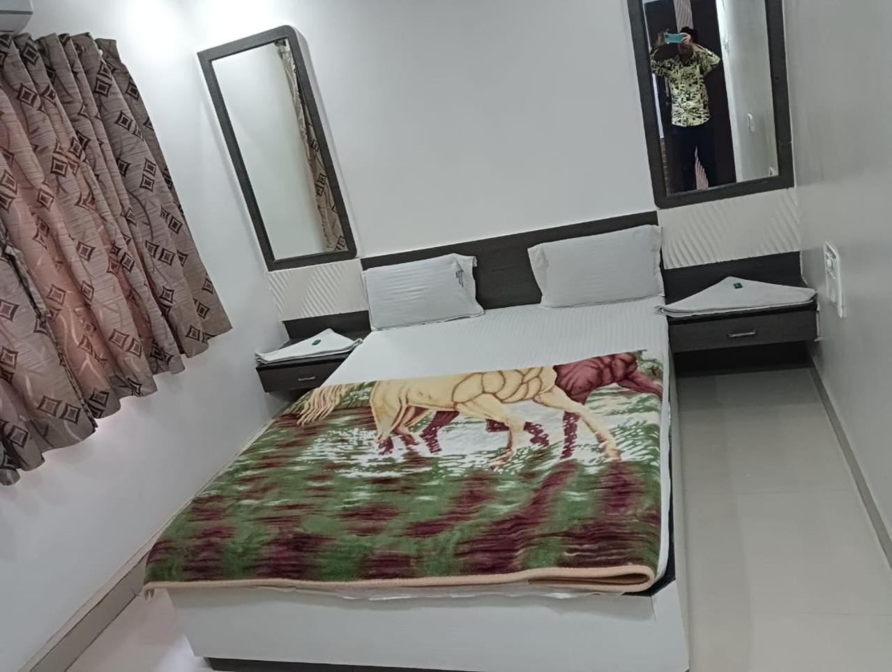 Hotel Shri Sai Darshan Shirdi Dış mekan fotoğraf